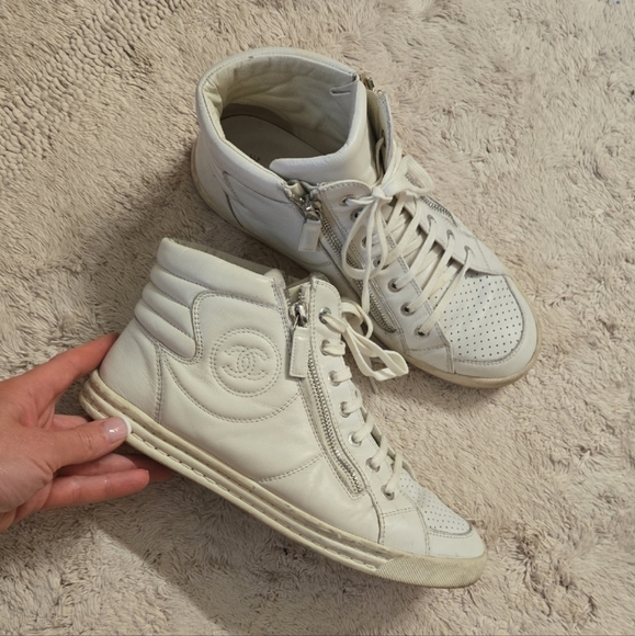 Chanel White High-Top Sneakers with Logo - Picture 1 of 8